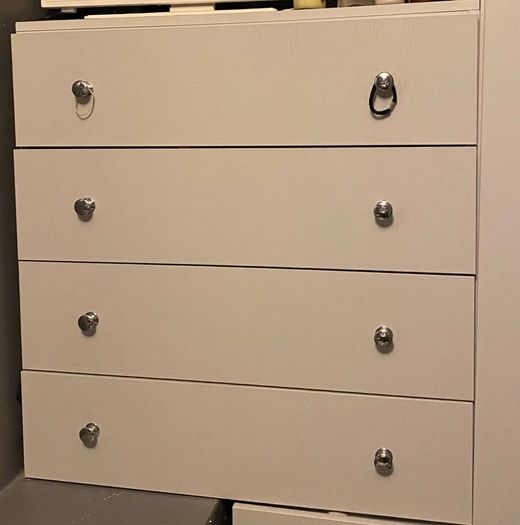 chest of drawers