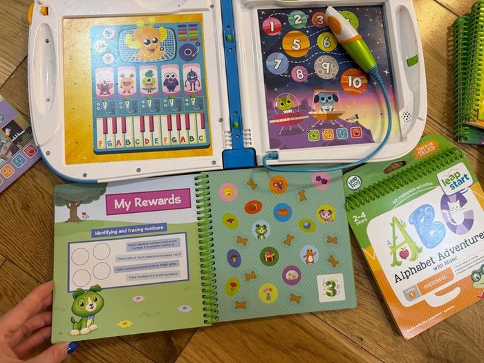 Leapfrog Leapstart 3D interactive with books