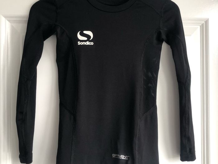 Boys rugby heatwear top - age 6