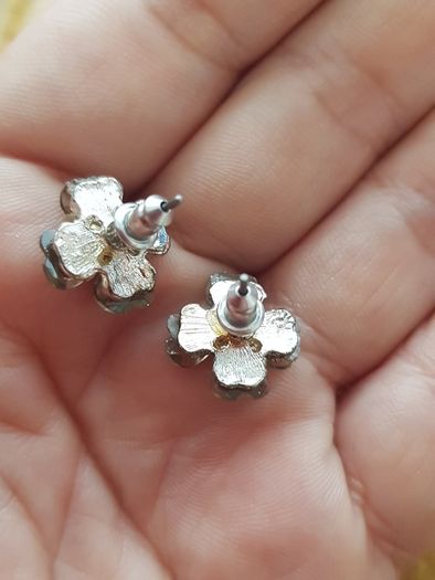 Small flower earrings