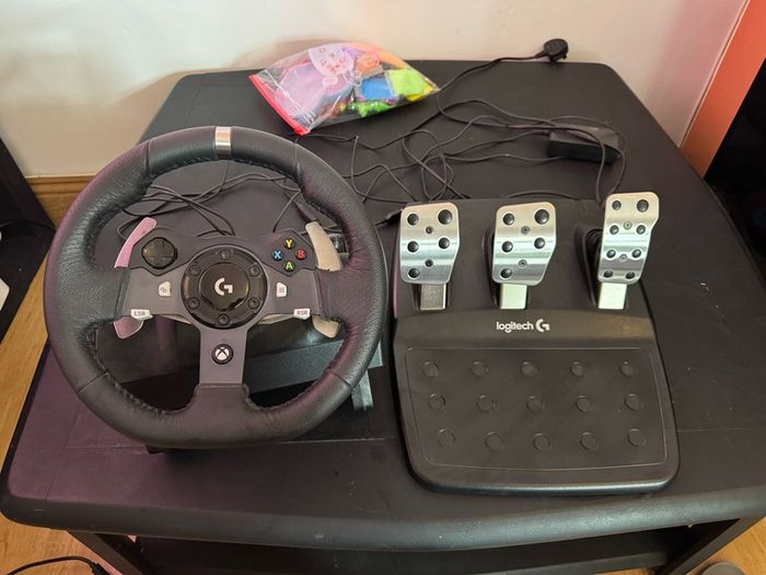 Logitech G920 Driving Force Racing Wheel & Pedals Like New