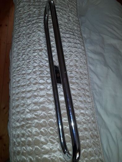 Wall mounted towel rack