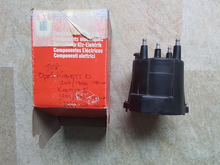 Opel Kadett D/E / Corsa Distributor Cap.