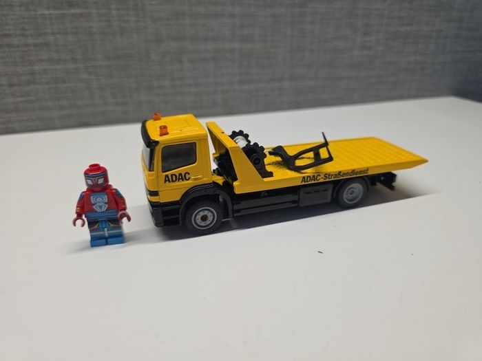Siku 1:55 scale die-cast ADAC breakdown truck, model number 27-12.