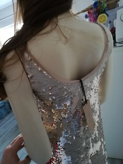 Gold Zara dress size XS(8-10) with matching heels and clutch