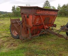 Turf hopper
