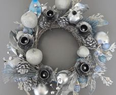 Wreath Table Wreath With Candle Holders