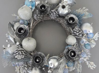 Wreath Table Wreath With Candle Holders