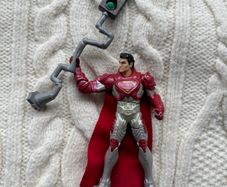 Mattel DC Superman Man Of Steel Stop Light Strike Superman about  6" Action Figure 2013 Used His left hand is a bit to loose Cloak is dirty and damaged Please look at the pictures