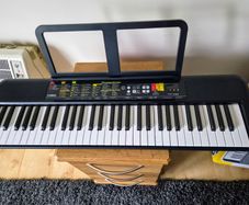 Yamaha PSR-F52 61-Key Digital Keyboard Box Included