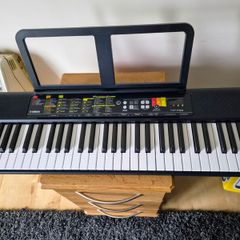 Yamaha PSR-F52 61-Key Digital Keyboard Box Included