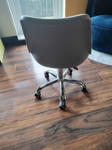 Office study 360 swivel chair with wheels. Excellent.con