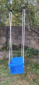 Kids swing