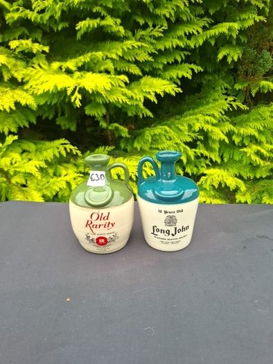 Duo whiskey carafes bottles possible to post
