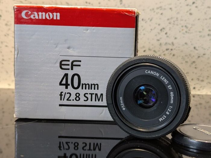 Canon EF 40mm f/2.8 STM