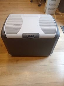 Halfords 40 litre coolbox mains and 12v