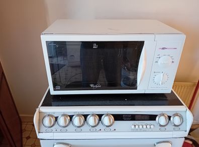 Whirlpool VIP 20 Microwave 900W