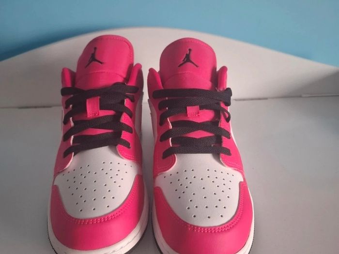 Marc Jacobs bag and Nike Jordan Trainers