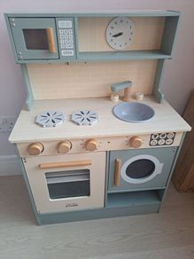 Little town play kitchen - excellent condition