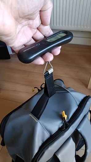 Luggage weighing scale portable for travel