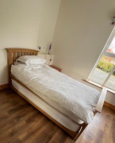 Single oak bed with trundle