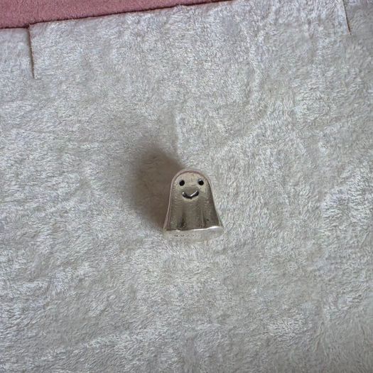 Pandora ghost charm in good condition the stamp is well used otherwise nothing wrong