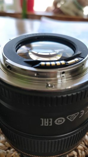 canon ef 85mm f/1.8 USM