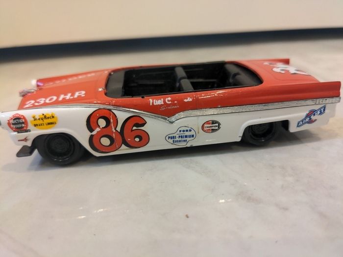 Toy car