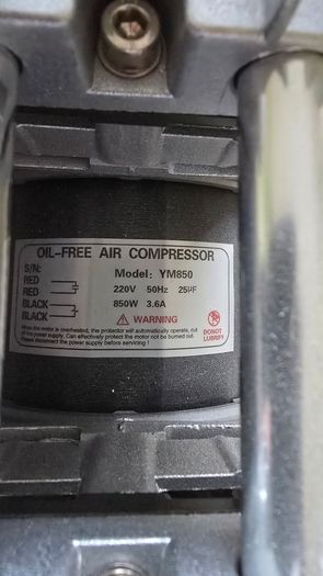 VEVOR Vertical Air Compressor 6.6 Gallon Ultra Quiet Oil-Free Air Compressor 30L Tank Silent Air Compressor 850W Oil Free Compressor Low Noise