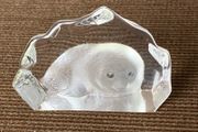 Small art glass sculpture of a seal by Mats Johansson from Sweden
