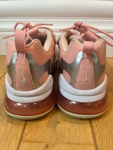 Nike 270 React