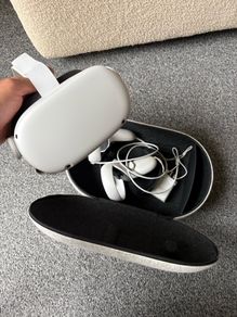Meta/Oculus Quest 2 VR Headset (With Controllers)