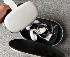 Meta/Oculus Quest 2 VR Headset (With Controllers)