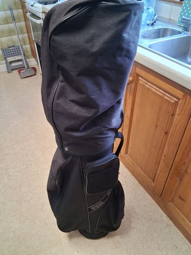 Ladies Golf Clubs.  Complete Matching Set Of Nickent Ladies Right Handed Golf Clubs in Very Good+ Condition.