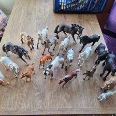 20 Schleich Horses
