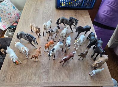 20 Schleich Horses