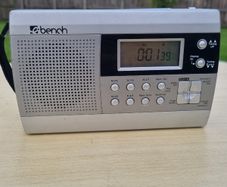 Bench KH2028 Digital World Receiver portable digital radio