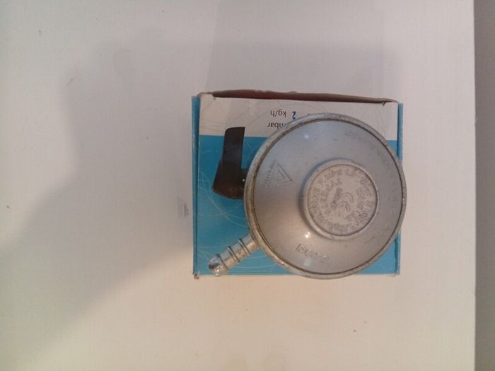 Brand New Propane Butane gas clip Regulator 27mm 37mbar