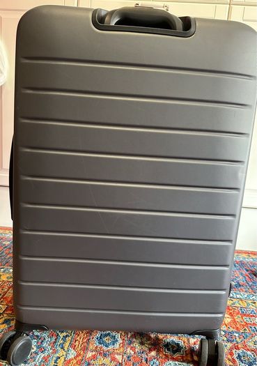 It luggage suitcase medium