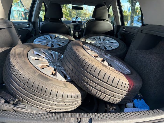 Alloys and tires for golf