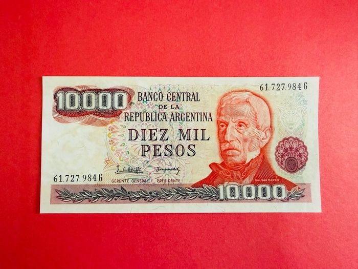 Argentina  10,000  Pesos. 1976  Pick 306b . ( Uncirculated )