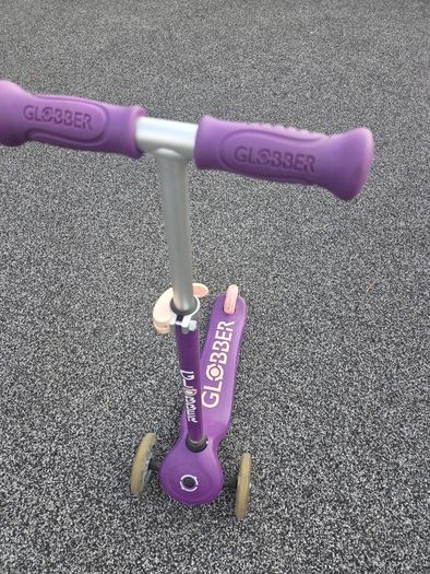 Globber pink scooter, barely used, great condition