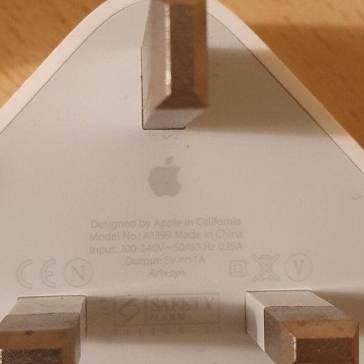 Apple 5W USB charger power adapter