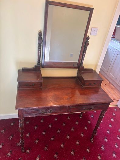 Antique-Style Wooden Dressing Table / Vanity with Mirror