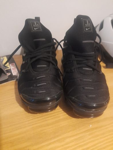 Black Nike vapourmax 8.5uk as new
