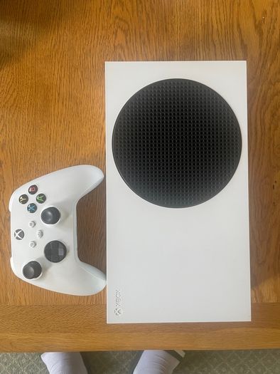 Xbox Series S 512GB with controller
