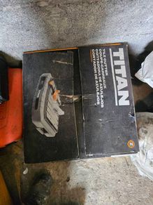 Wet tile cutter