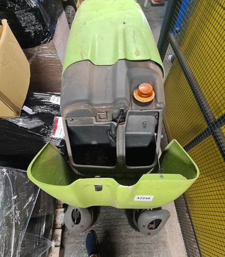 Professional Sweeper Green Machines 414S2D (Starts & Runs, Needs TLC)