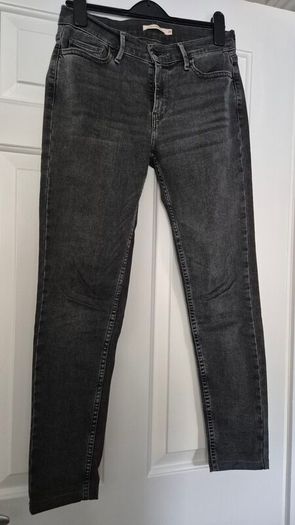 710 Skinny Levis