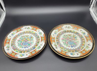 Chinese Early 20th century hand painted plates Famille Rose Pair